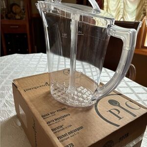 Pampered Chef Quick-Stir pitcher 2qts